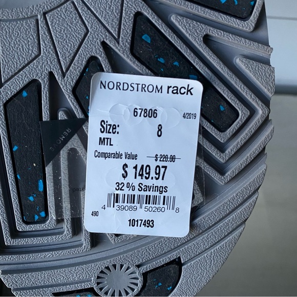 ugg viki waterproof boots (size 8w) - Picture 5 of 5